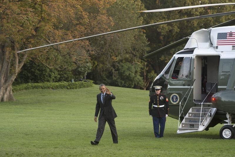 El presidente Obama, poco después de aterrizar ayer en los jardines de la Casa Blanca.