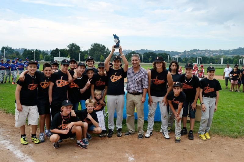 El equipo infantil del Trasnos se proclamó campeón del torneo.