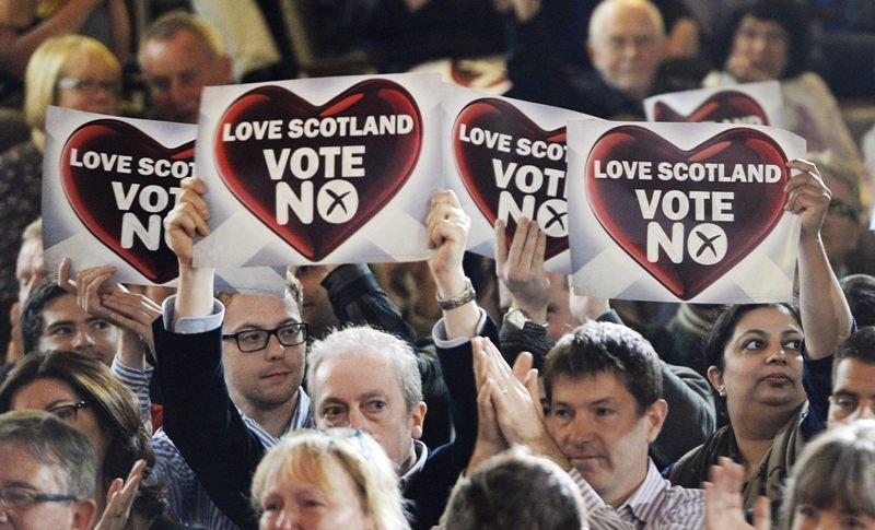 Un grupo de partidarios del "no", durante un acto celebrado ayer en Glasgow.