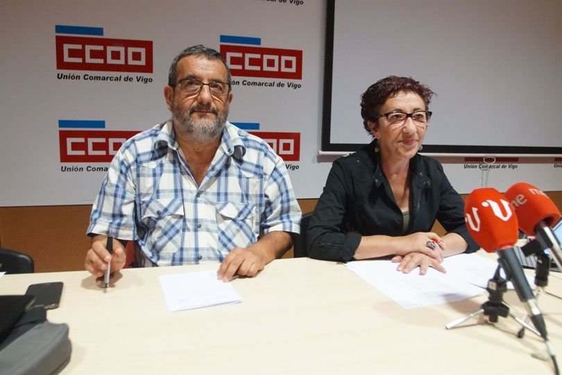 Ángel Cameselle y Araceli Loureiro, ayer en una rueda de prensa en la sede del sindicato.
