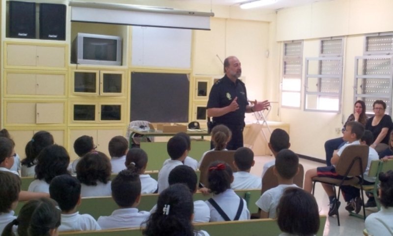 Las charlas en los colegios es una de las actividades de Participación Ciudadana.