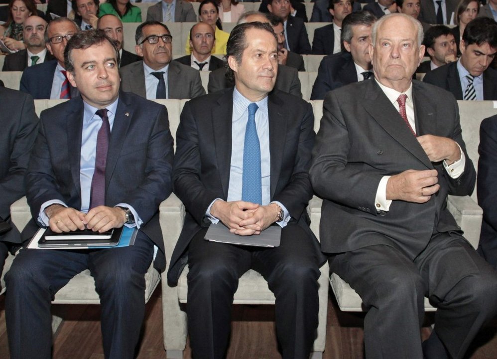 Francisco Botas, Escotet y Javier Etcheverría, hombres fuertes de Abanca, en la última junta de accionistas de NCG.