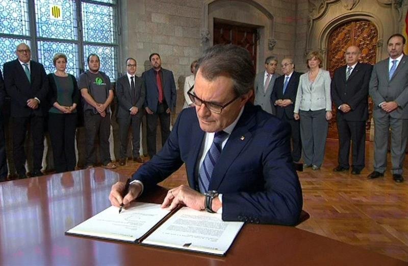 Artur Mas, durante la firma del decreto de convocatoria de la consulta soberanista