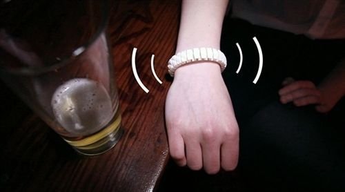 Un 'wearable' que avisa a tus amigos cuando estás muy borracho