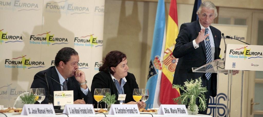 El presidente de la patronal gallega, Fernández Alvariño (derecha), durante su intervención.