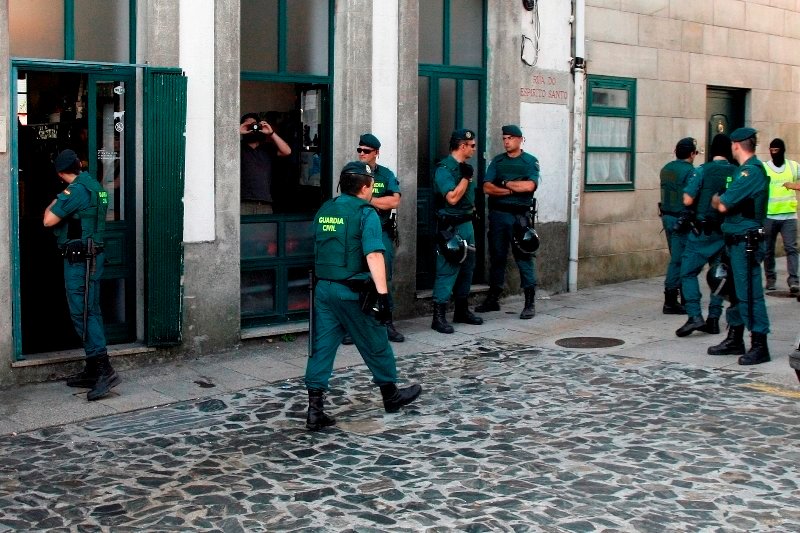 Agentes participantes en la operación en la que se practicó la detención de Agulleiro, en Santiago.