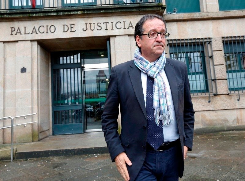 Aurelio Gómez Villar, saliendo de declarar ante el juez, en el Pazo de Xustiza.