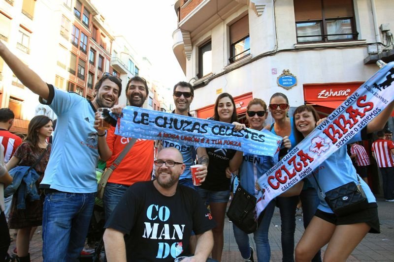 Los aficionados del Celta disfrutaron del partido en el nuevo San Mamés y también del ambiente en Bilbao.