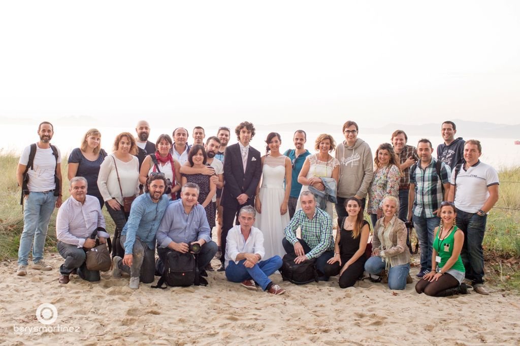 Más de una veintena de profesionales vigueses participaron en el curso impartido en la ciudad por Pablo Béglez (abajo, segundo por la izquierda).