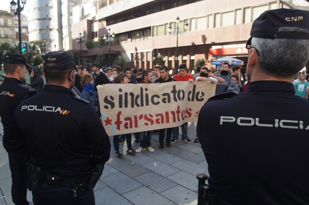 Un millar de estudiantes se manifiestan en Vigo contra la Lomce // Vicente
