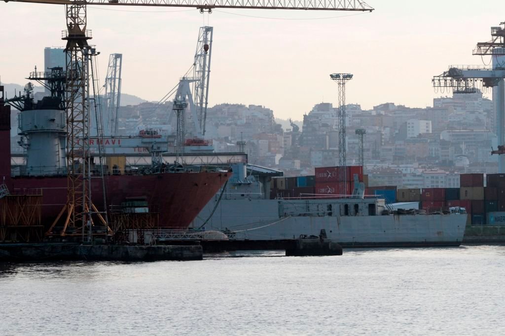 La fragata “Baleares”, lista para ser desguazada en Vulcano