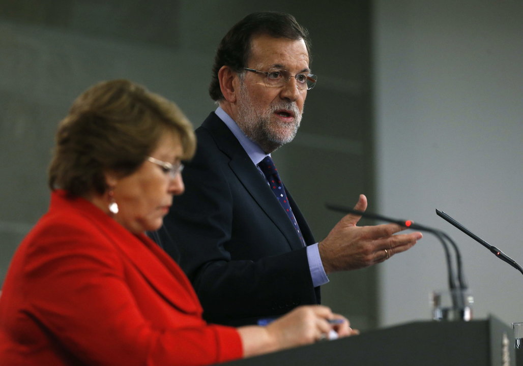 Rajoy, durante la rueda de prensa junto a la presidenta chilena Bachelet.