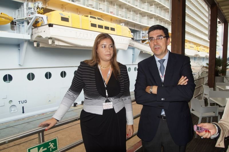 La vicepresidenta del Puerto de Lisboa, Andreia Ventura, y  López-Chaves, el día 18 en Vigo