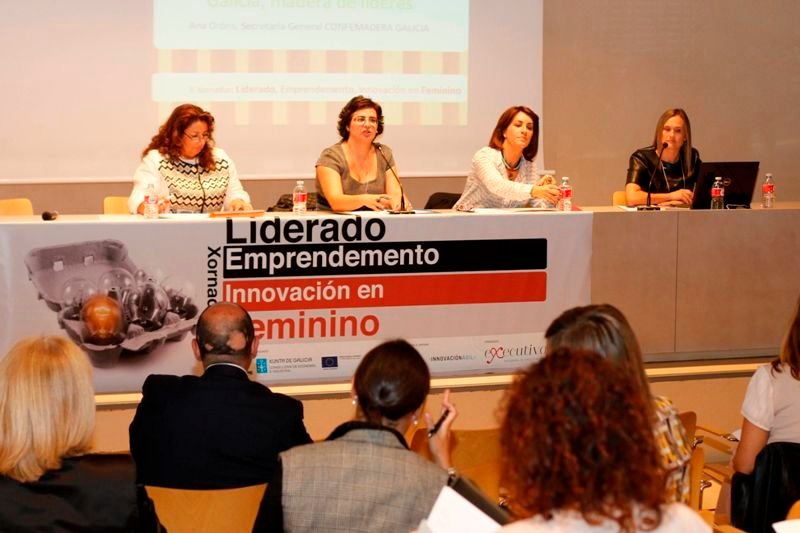 Giovanna G. de Calderón, Marta Costas, Myriam Vázquez y Ana Oróns, en la mesa sobre liderazgo.