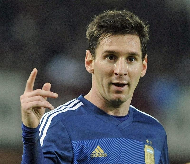 Buenos Aires, 18 nov (EFE).- Lionel Messi ratificó su intención original de completar toda su vida deportiva en Barcelona, aunque expresó que el fútbol "da muchas vueltas" y "a veces no todo se da como uno quiere".