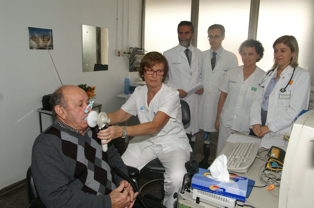 Profesionales del servicio de Neumología, en los actos organizados el año pasado.