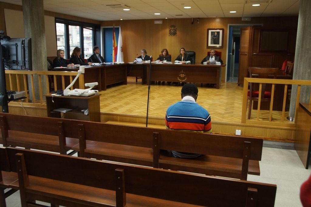 El acusado negó la violación y aseguró que contrató dos servicios con la mujer por 30 euros.