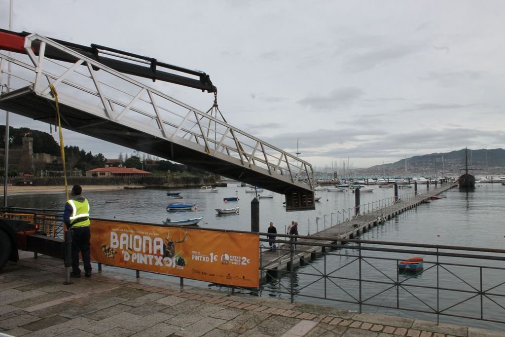 El museo flotante de Baiona recupera su acceso tras ser reparado