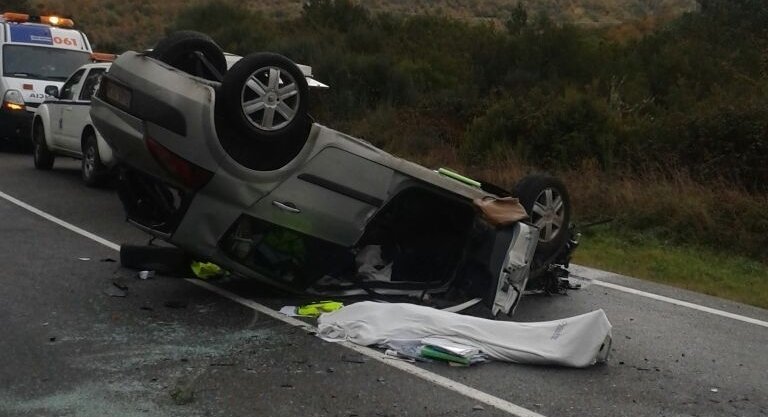 Una conductora muere al salir de 
la vía en Ourense 