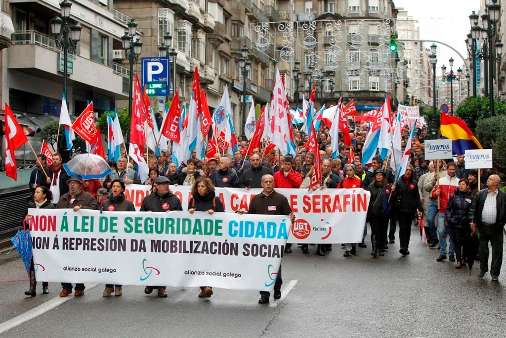 La manifestación de Vigo, muy concurrida, pasando por Urzaiz ayer por la mañana. 