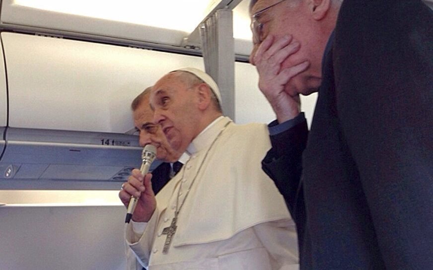 El papa Francisco, en el avión ante los periodistas.