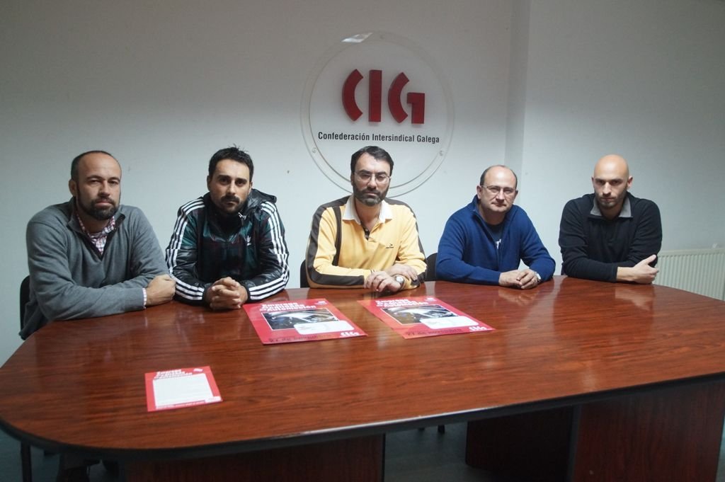 Delegados de la CIG en las empresas auxiliares de automoción de Vigo, ayer en rueda de prensa.