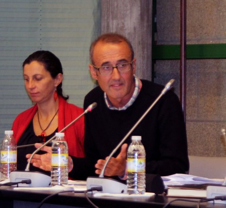 El portavoz socialista Juan González, durante una sesión plenaria.