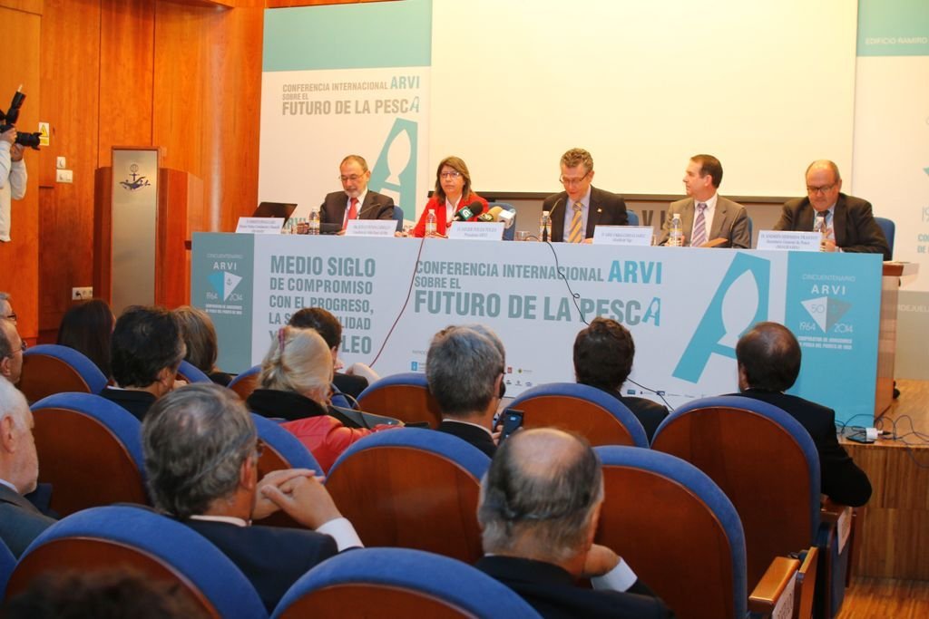 Penas (CE), Quintana, Touza, Caballero y Hermida, ayer en la inauguración de una conferencia en Vigo. 