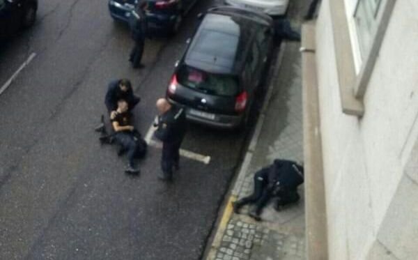 Una policía y un atracador han muerto y otro agente herido grave tras un tiroteo en Vigo