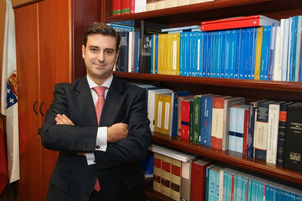 El juez decano de Vigo, Germán Serrano, es titular del Juzgado Social 2. Fue reelegido hace apenas un año para su cargo local.
