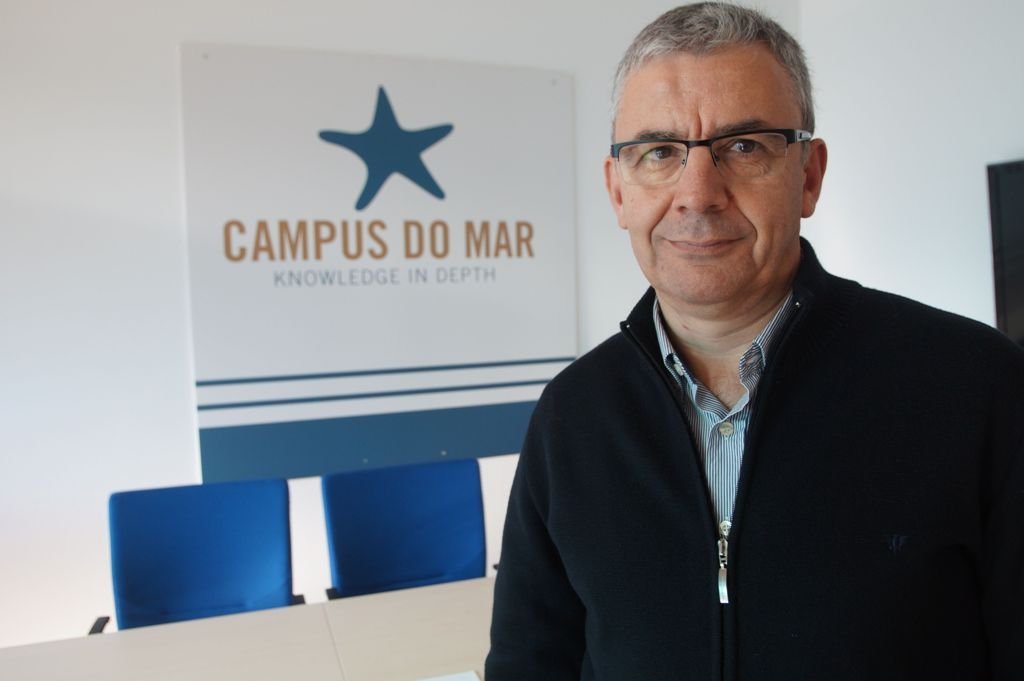 Emilio Fernández, en las oficinas del Campus do Mar situada en la plaza Miralles.