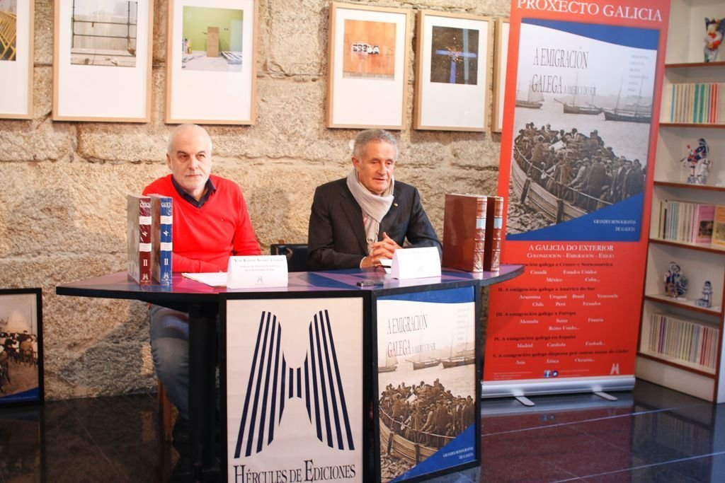O historiador Xosé Ramón Álvarez Campos e o editor Francisco Rodríguez, na pressentación de onte.