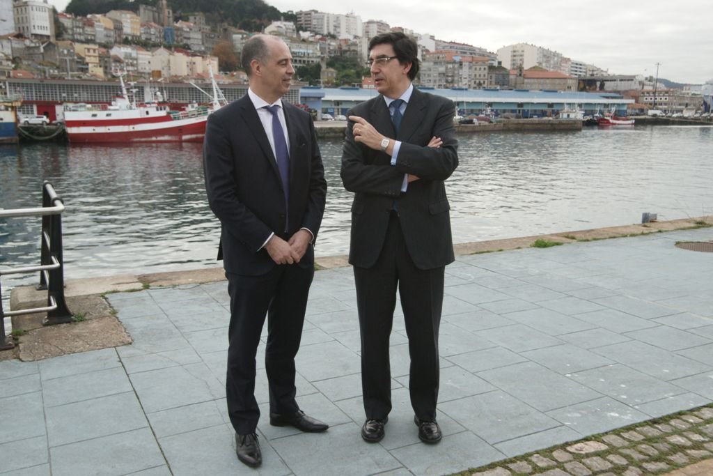 Pierre Chalus (presidente Nantes), ayer con López-Chaves en el puerto de Vigo.
