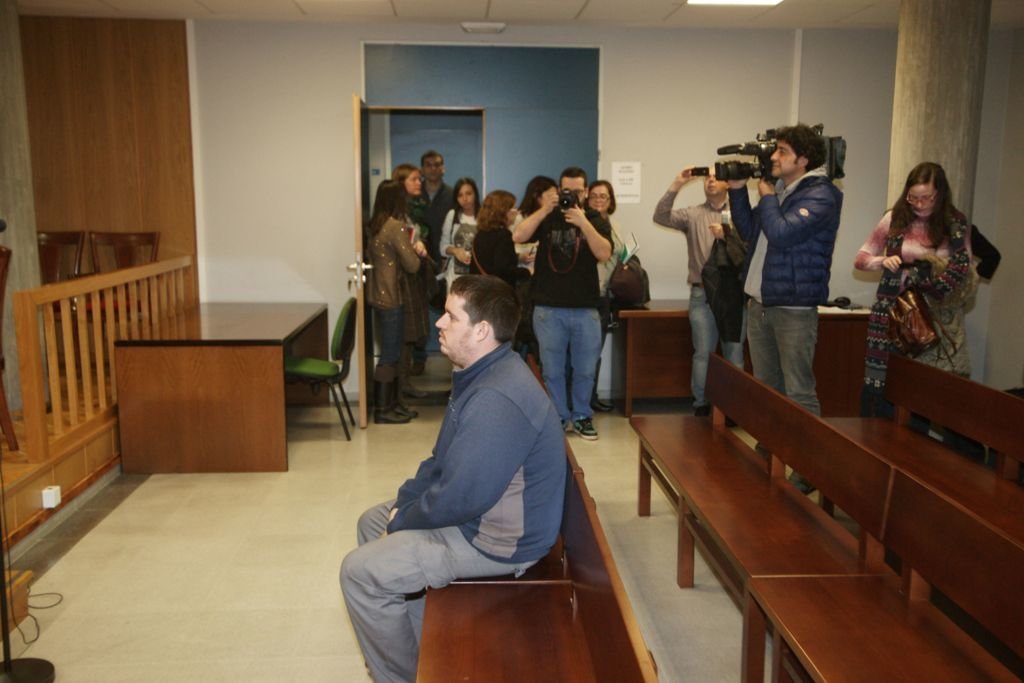 Fernando C.S., ayer en la Audiencia en Vigo, donde aceptó la condena de dos años de prisión.
