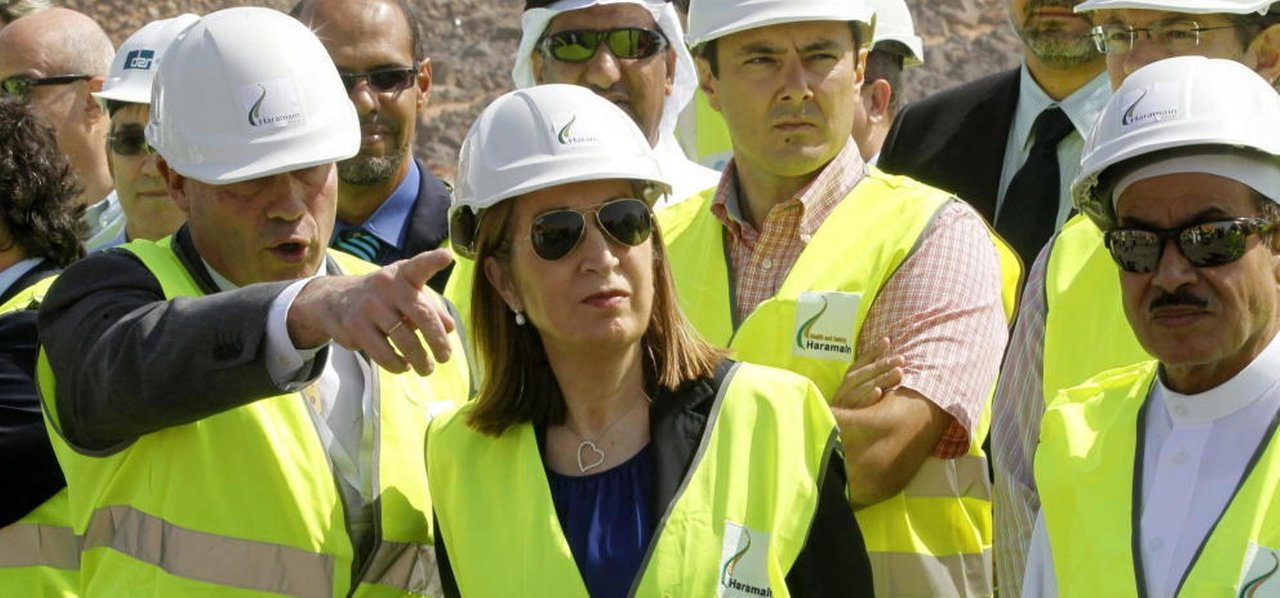 La ministra Ana Pastor, durante su última visita a los trabajos en la línea del AVE a La Meca.