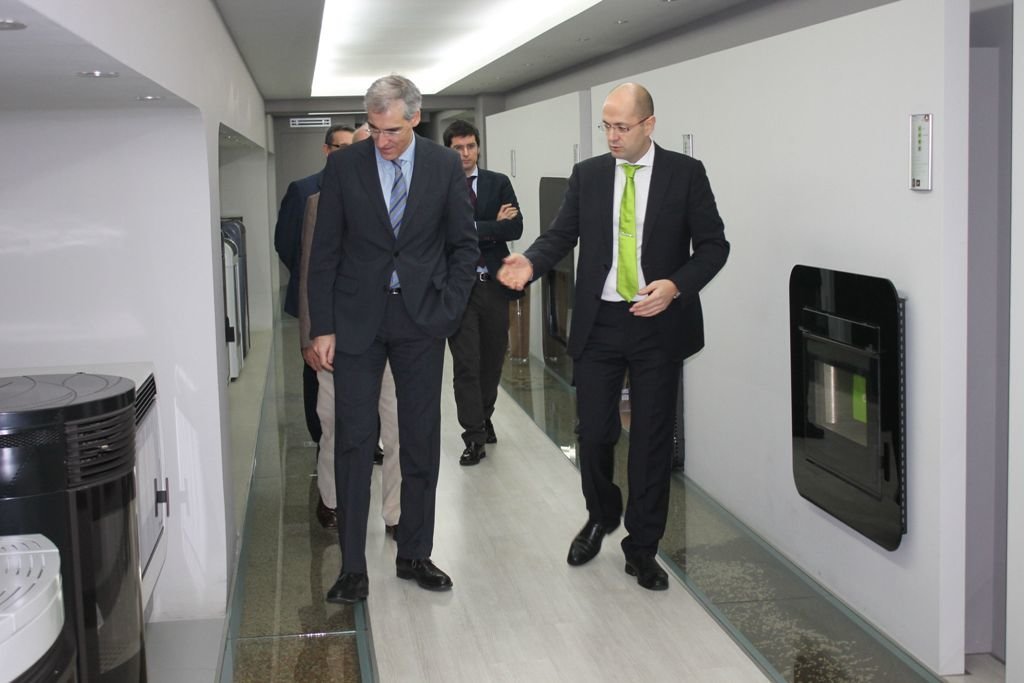 Francisco Conde y Eladio Pérez durante la visita realizada a las instalaciones del grupo en Gondomar.