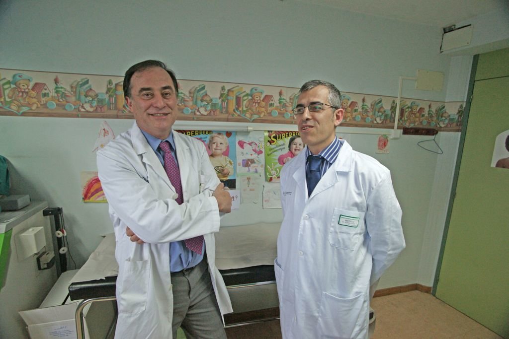 Lorenzo de Benito Basanta y Gerardo Suárez son los dos pediatras de la consulta.