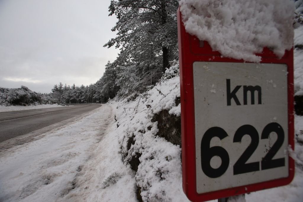 La nieve llegó a Fontefría el pasado 17 de enero, obligando a cerrar el tráfico a camiones.