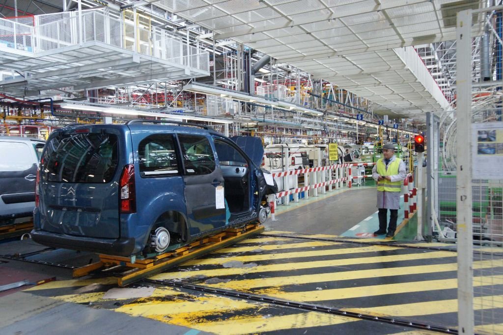 La fábrica de PSA Vigo sigue siendo el principal cliente de las empresas gallegas de componentes de automoción, aunque pierde peso ante otros constructores. 