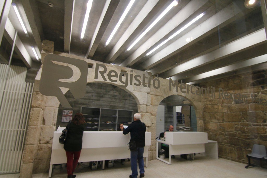 Los registros de la propiedad y mercantil, donde llegará la nueva orden, se encuentran desde diciembre en la calle Real, del Casco Vello.