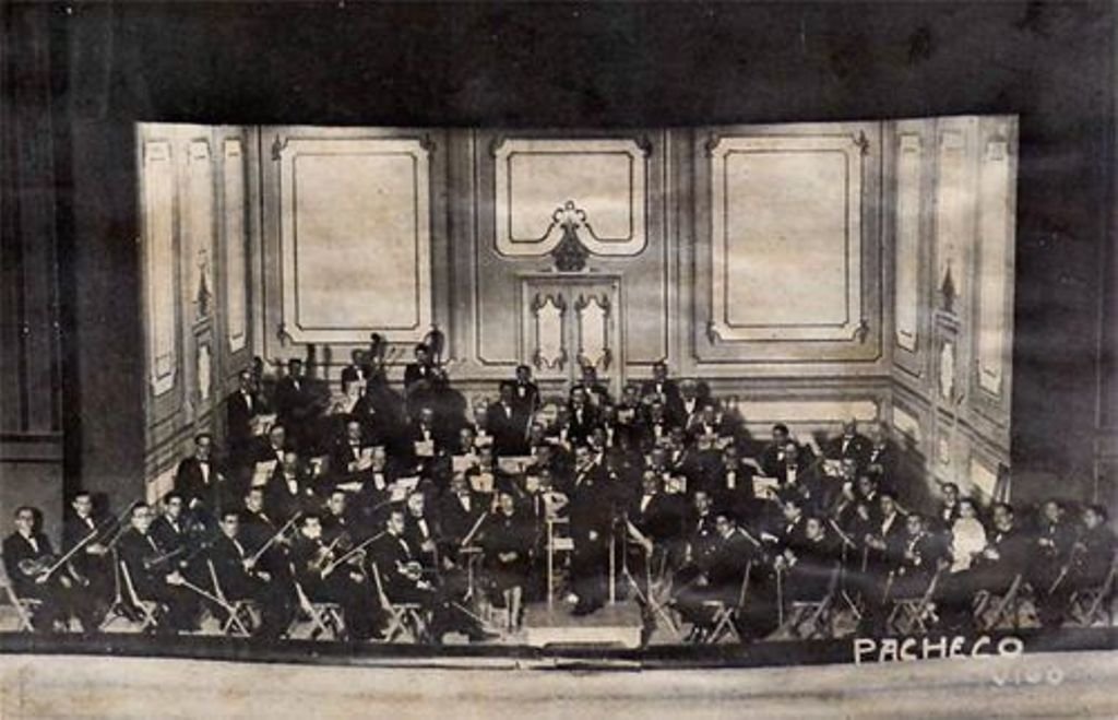 La Orquesta Sinfónica de Vigo, inmortalizada por Pacheco en uno de sus pocos conciertos, en 1936.