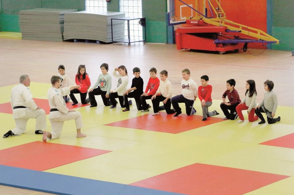 Clase de iniciación al Judo para esolares, ayer en Mos.