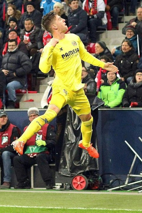 Vietto celebra uno de los goles que marcó ante el Salzburgo.