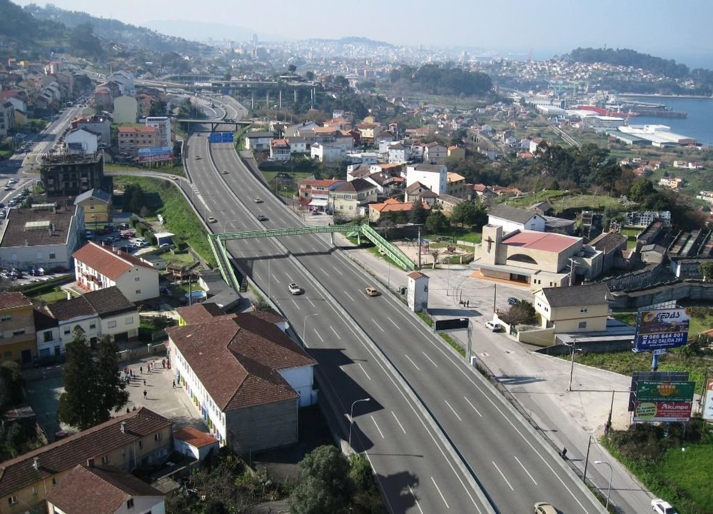 La entrada a Vigo a partir de 2017 tras la ampliación de la autopista y el puente con un carril más por sentido. 