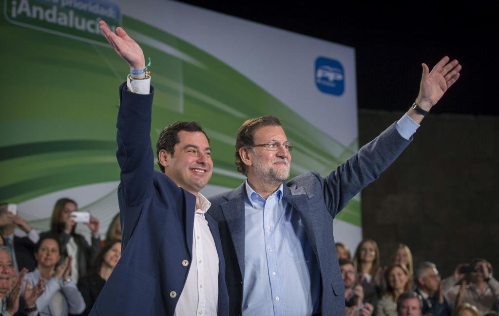El presidente del Gobierno, Mariano Rajoy, y el candidato del PP a presidir la Junta andaluza, Juanma Moreno.