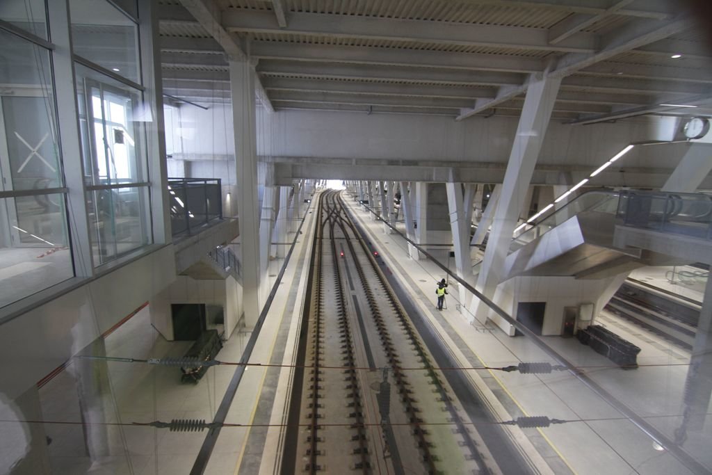 Las vías están a una cota 15 metros por debajo de la anterior estación. Vigo-Urzaiz se abrirá sólo para los trenes del Eje Atlántico.