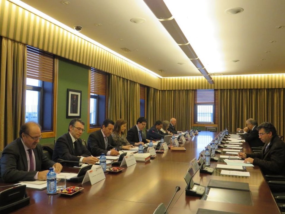 Un momento de la reunión del consejo de administración del Puerto de Vigo, ayer.