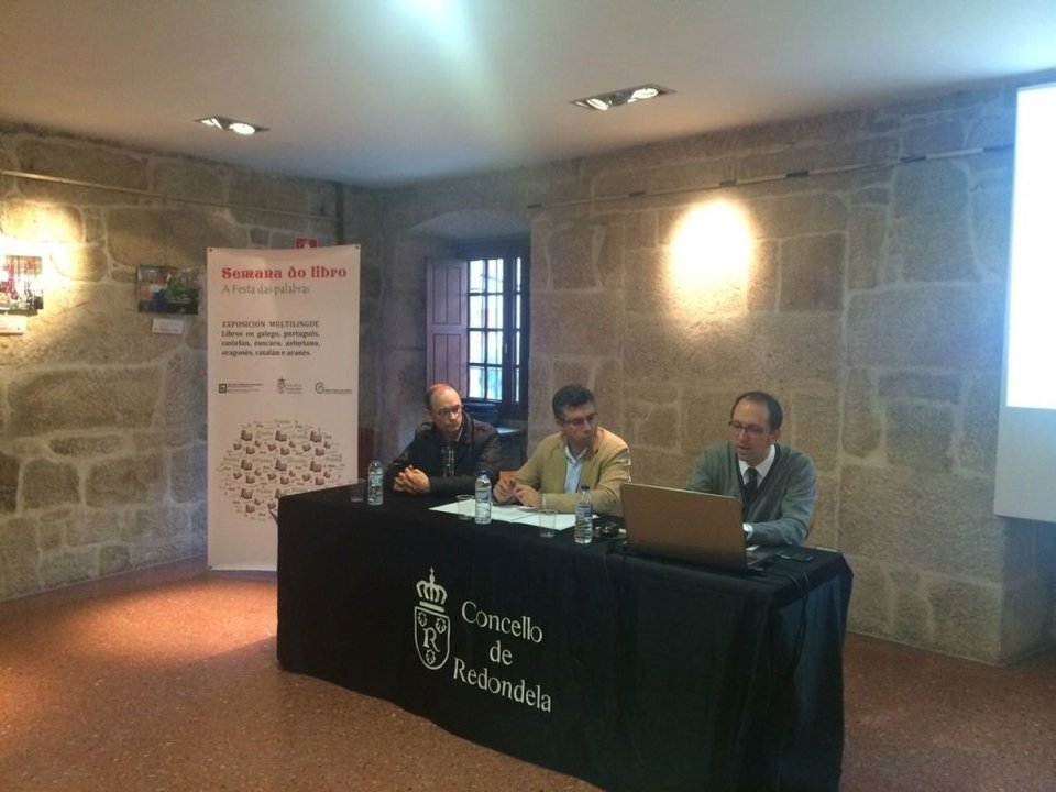 Julio Alonso, Javier Bas y Anxo Lorenzo, ayer en la presentación del programa en Redondela.