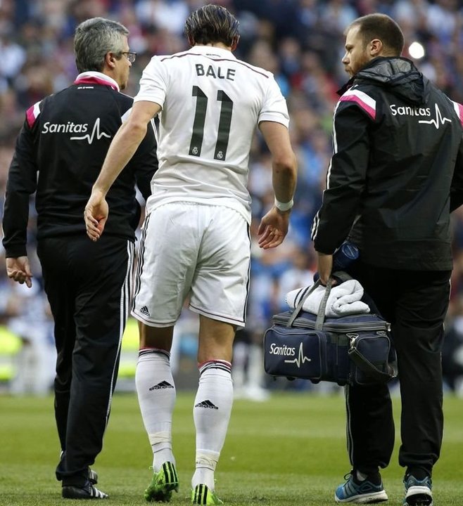 Gareth Bale se retira lesionado del campo el pasado sábado.