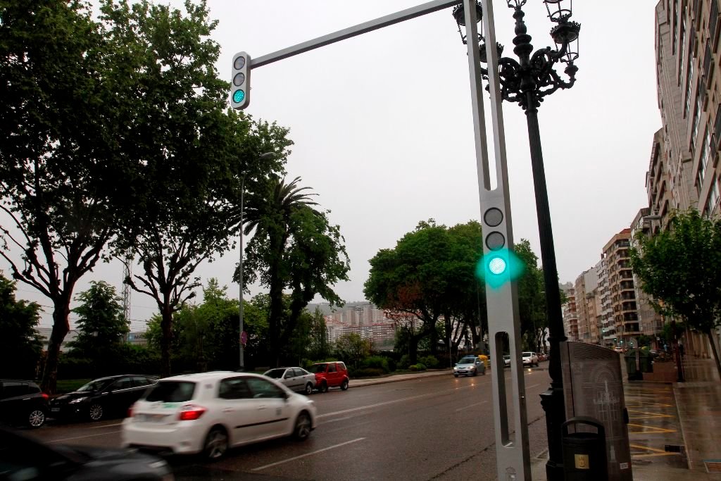 Los nuevos semáforos tienen tecnología led de bajo consumo y un sistema para invidentes.